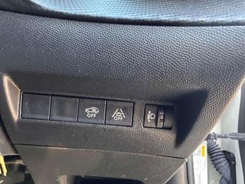 PEUGEOT 2008 2008 Allure Premium+ EV 5dr