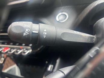 PEUGEOT 2008 2008 Allure Premium+ EV 5dr