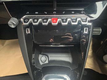 PEUGEOT 2008 2008 Allure Premium+ EV 5dr