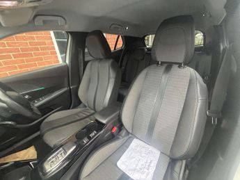 PEUGEOT 2008 2008 Allure Premium+ EV 5dr