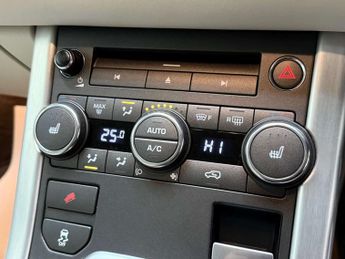 Land Rover RANGE ROVER EVOQUE 2.2 Range Rover Evoque Prestige SD4 Auto 4WD 3dr