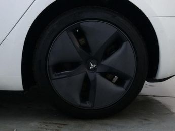 TESLA MODEL 3 Model 3 Long Range AWD 4WD 4dr
