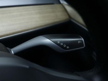 TESLA MODEL 3 Model 3 Standard Range + 4dr