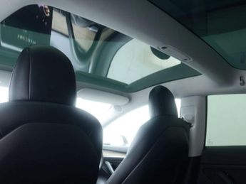 TESLA MODEL 3 Model 3 Standard Range + 4dr