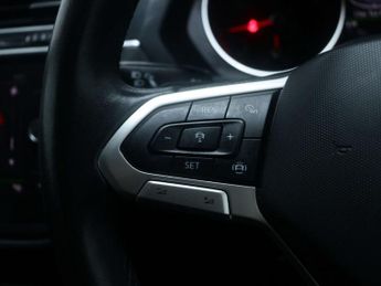 VOLKSWAGEN TIGUAN 1.5 Tiguan Active TSi Semi-Auto 5dr