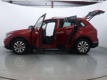 VOLKSWAGEN TIGUAN 1.5 Tiguan Active TSi Semi-Auto 5dr