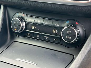 MERCEDES-BENZ GLA 2.1 GLA 220 D 4Matic AMG Line Automatic 4WD 5dr - NATIONAL DELIV