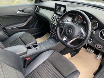 MERCEDES-BENZ GLA 2.1 GLA 220 D 4Matic AMG Line Automatic 4WD 5dr - NATIONAL DELIV