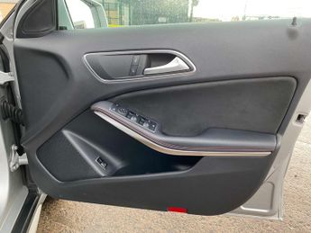 MERCEDES-BENZ GLA 2.1 GLA 220 D 4Matic AMG Line Automatic 4WD 5dr - NATIONAL DELIV