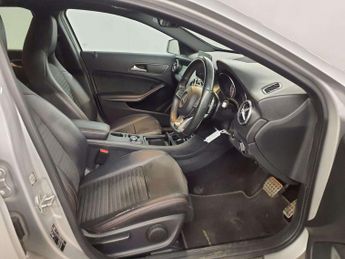 MERCEDES-BENZ GLA 2.1 GLA 220 D 4Matic AMG Line Automatic 4WD 5dr - NATIONAL DELIV