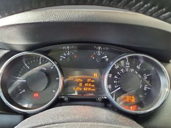 PEUGEOT 3008 1.6 3008 Exclusive HDi Semi-Auto 5dr