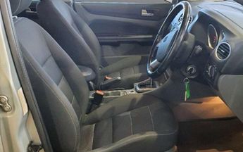 FORD FOCUS 2.0 Focus Titanium 145 Auto 5dr