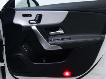 MERCEDES-BENZ CLA 1.3 CLA 250 AMG Line Premium Plus E Auto 4dr