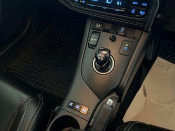 TOYOTA AURIS 1.8 Auris Icon Tech HEV VVT-i CVT 5dr