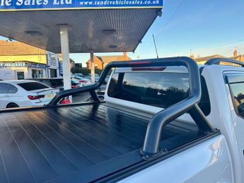 NISSAN NAVARA 2.3 Navara Tekna dCi Auto 4WD 5dr