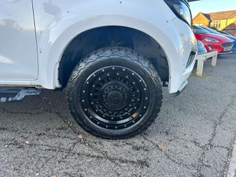 NISSAN NAVARA 2.3 Navara Tekna dCi Auto 4WD 5dr