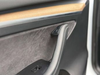 TESLA MODEL Y Model Y Long Range AWD 4WD 5dr