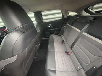 CITROEN C4 e-C4 Shine 5dr