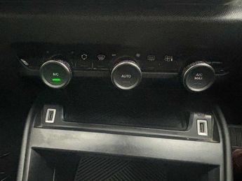 CITROEN C4 e-C4 Shine 5dr