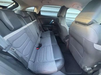 CITROEN C4 e-C4 Shine 5dr