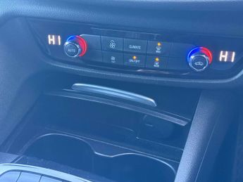 VAUXHALL INSIGNIA 2.0 Insignia SRi VX-Line Nav TD Auto 5dr