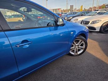 HYUNDAI I30 1.6 I30 Premium CRDI Auto 5dr