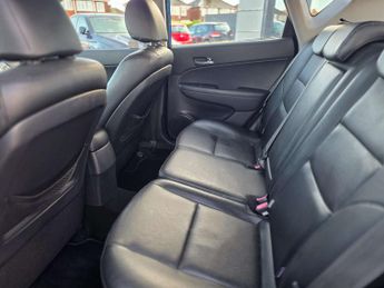 HYUNDAI I30 1.6 I30 Premium CRDI Auto 5dr