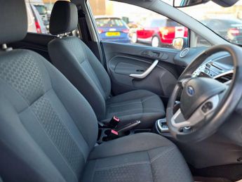 FORD FIESTA 1.4 Fiesta Titanium Auto 5dr