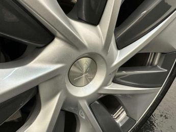 TESLA MODEL Y Model Y Long Range AWD 4WD 5dr