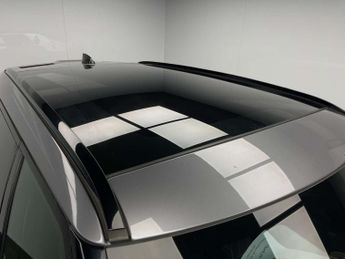 Land Rover RANGE ROVER VELAR 2.0 Range Rover Velar R-Dynamic SE D180 Auto 4WD 5dr