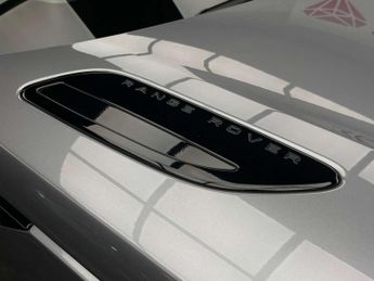 Land Rover RANGE ROVER VELAR 2.0 Range Rover Velar R-Dynamic SE D180 Auto 4WD 5dr