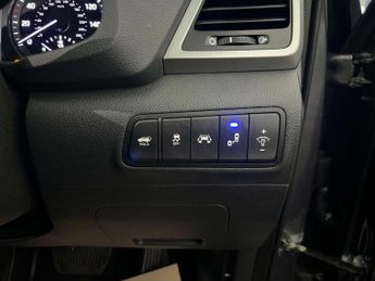 HYUNDAI TUCSON 1.7 Tucson Premium SE Blue Drive 2WD CRDi Semi-Auto 5dr