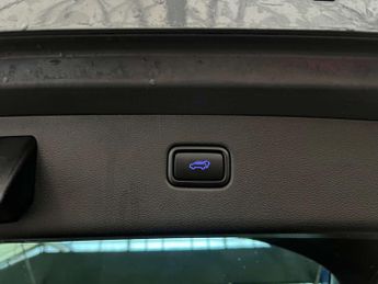 HYUNDAI TUCSON 1.7 Tucson Premium SE Blue Drive 2WD CRDi Semi-Auto 5dr