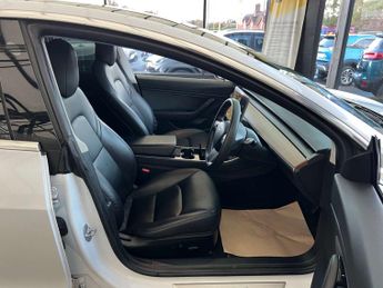 TESLA MODEL 3 Model 3 Standard Range + 4dr