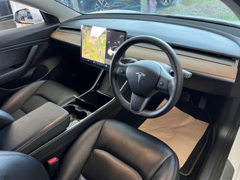TESLA MODEL 3 Model 3 Standard Range + 4dr