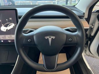 TESLA MODEL 3 Model 3 Standard Range + 4dr