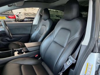 TESLA MODEL 3 Model 3 Standard Range + 4dr