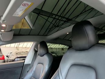 TESLA MODEL 3 Model 3 Standard Range + 4dr