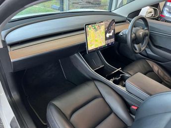 TESLA MODEL 3 Model 3 Standard Range + 4dr