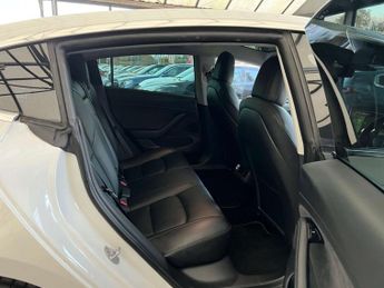 TESLA MODEL 3 Model 3 Standard Range + 4dr