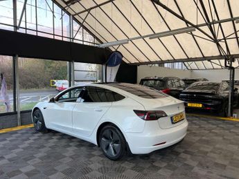 TESLA MODEL 3 Model 3 Standard Range + 4dr