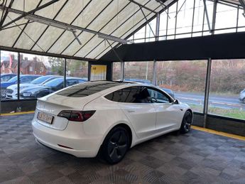 TESLA MODEL 3 Model 3 Standard Range + 4dr