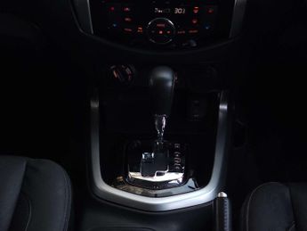 Nissan NAVARA 2.3 Navara Tekna dCi Auto 4WD 5dr