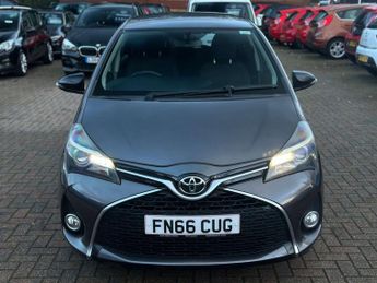 TOYOTA YARIS 1.3 Yaris Design VVT-i CVT 5dr