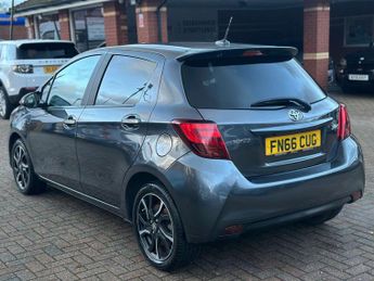 TOYOTA YARIS 1.3 Yaris Design VVT-i CVT 5dr