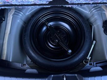 TOYOTA YARIS 1.3 Yaris Design VVT-i CVT 5dr