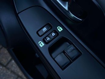 TOYOTA YARIS 1.3 Yaris Design VVT-i CVT 5dr