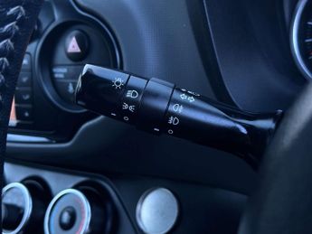 TOYOTA YARIS 1.3 Yaris Design VVT-i CVT 5dr