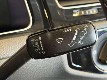 Volkswagen GOLF 2.0 TSI R Hatchback 5dr Petrol DSG 4Motion Euro 6 (s/s) (300 ps)