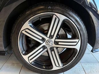 Volkswagen GOLF 2.0 TSI R Hatchback 5dr Petrol DSG 4Motion Euro 6 (s/s) (300 ps)